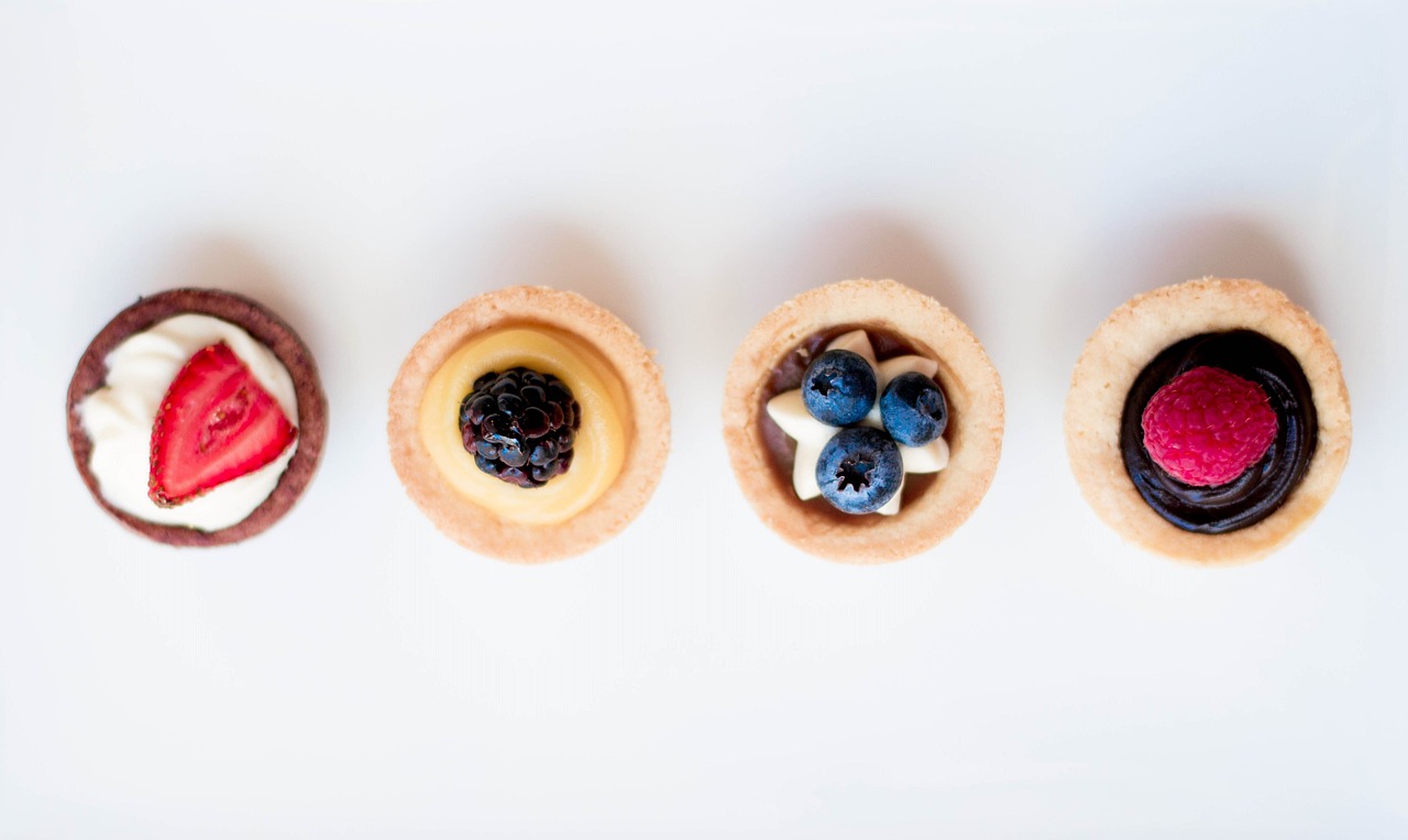 How to Create a Beautiful Holiday Dessert Table